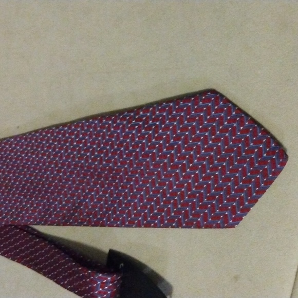 Geoffrey Beene Men's 100% Silk Tie - Picture 3 of 5